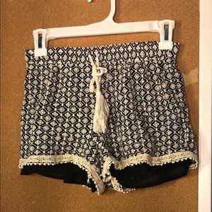 Short black and white shorts